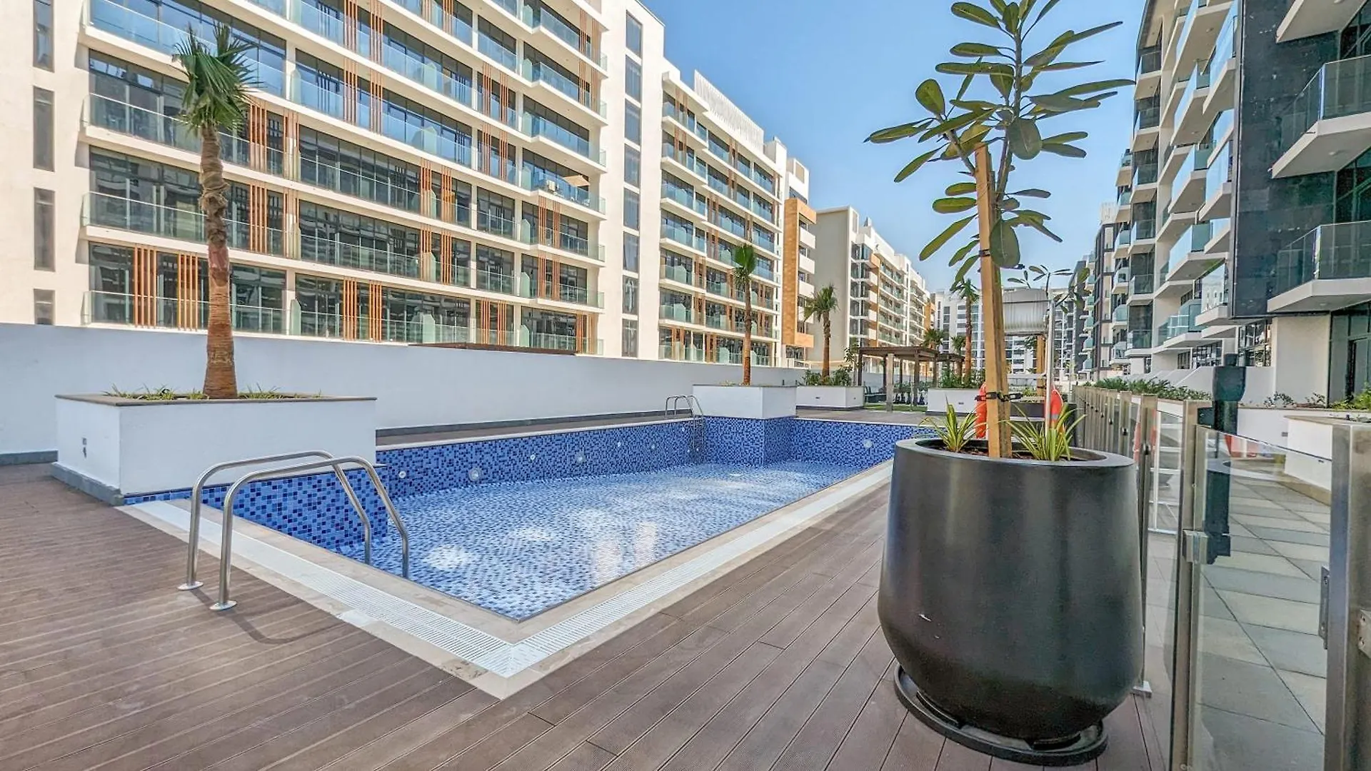 Frank Porter - Riviera 27 Dubai 0*,